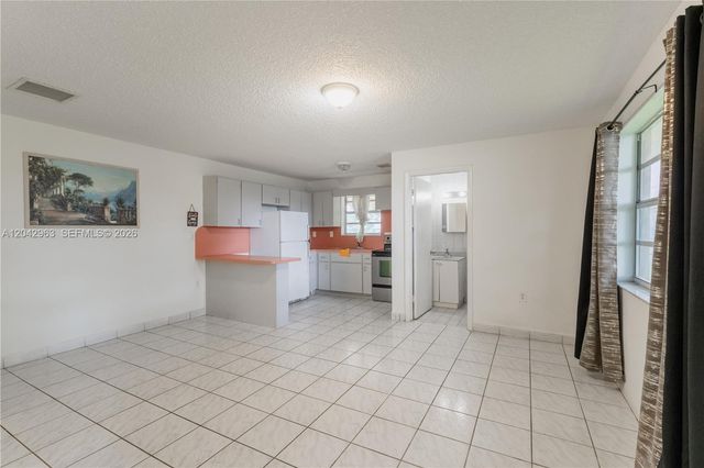 9265 SW 38th St, Miami, FL 33165