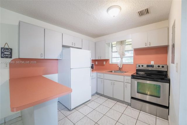 9265 SW 38th St, Miami, FL 33165