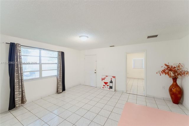 9265 SW 38th St, Miami, FL 33165