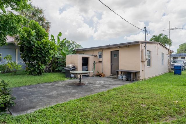 9265 SW 38th St, Miami, FL 33165