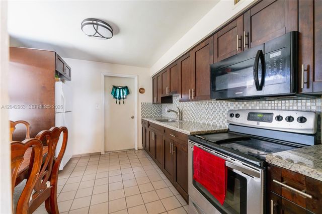 9265 SW 38th St, Miami, FL 33165