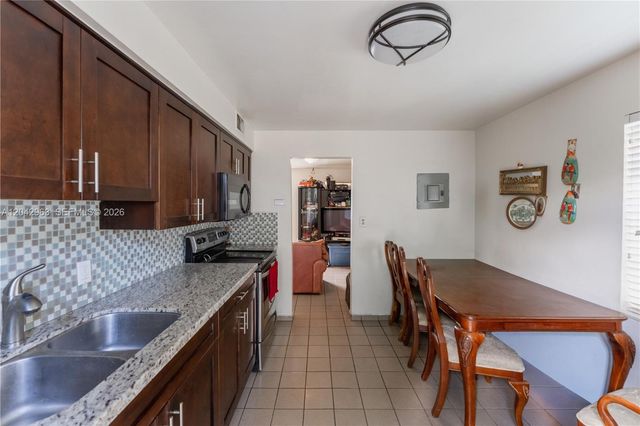 9265 SW 38th St, Miami, FL 33165