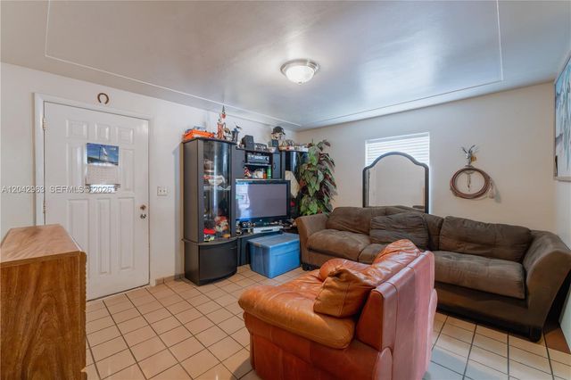 9265 SW 38th St, Miami, FL 33165