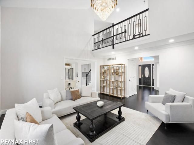 18765 Riverside Glen Road, Macomb, MI 48044