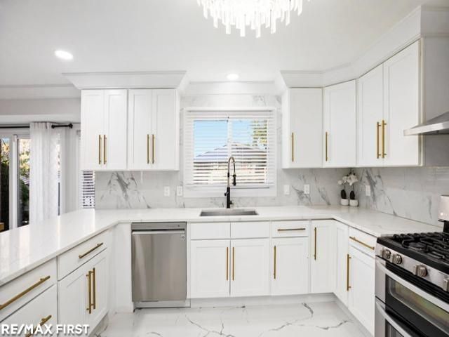 18765 Riverside Glen Road, Macomb, MI 48044