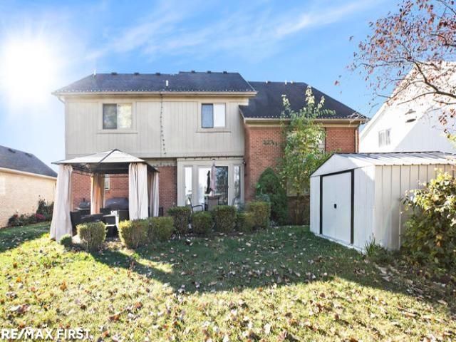 18765 Riverside Glen Road, Macomb, MI 48044