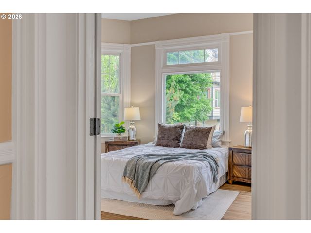 648 Se 20TH Ave, Portland, OR 97214