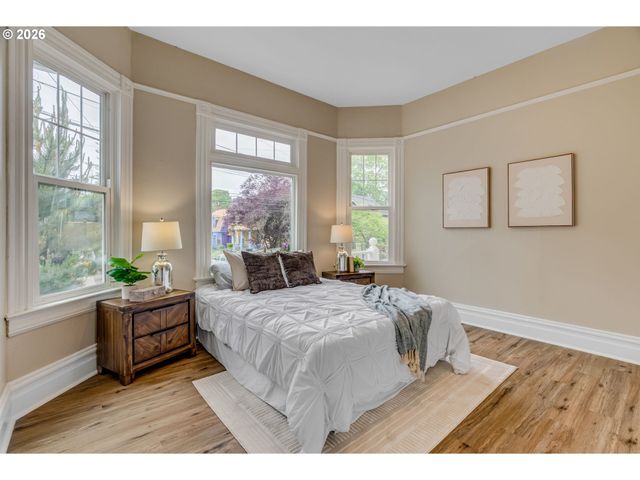 648 Se 20TH Ave, Portland, OR 97214