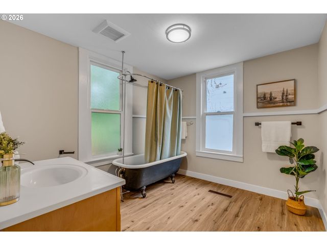648 Se 20TH Ave, Portland, OR 97214