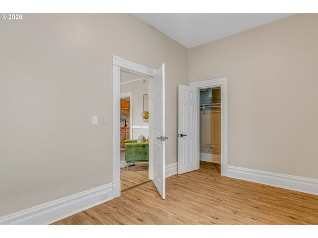 648 Se 20TH Ave, Portland, OR 97214