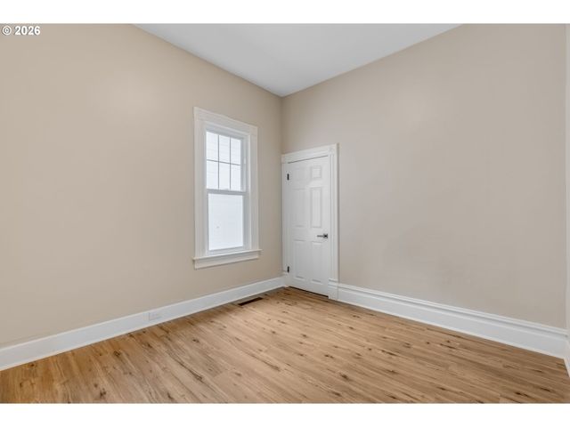 648 Se 20TH Ave, Portland, OR 97214