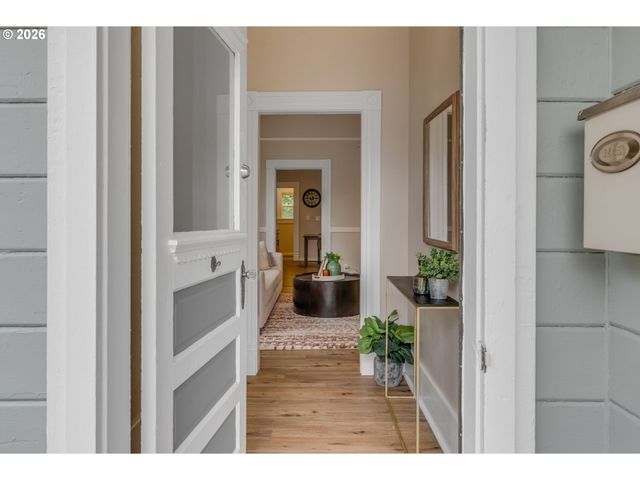 648 Se 20TH Ave, Portland, OR 97214
