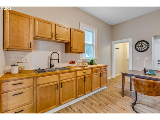 648 Se 20TH Ave, Portland, OR 97214