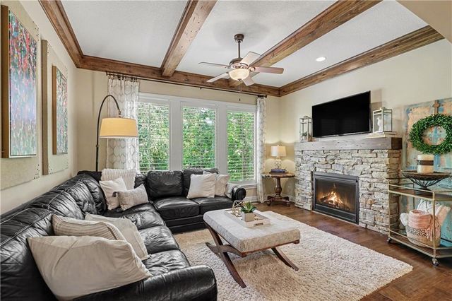 9404 W 163rd Place, Overland Park, KS 66085