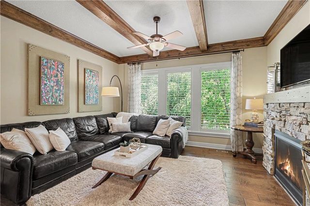 9404 W 163rd Place, Overland Park, KS 66085