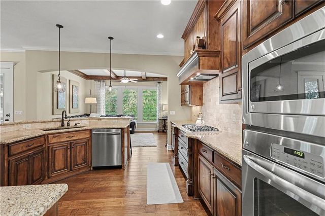 9404 W 163rd Place, Overland Park, KS 66085