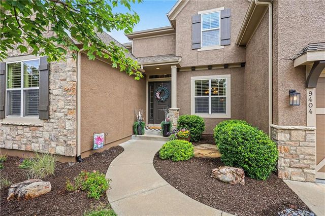 9404 W 163rd Place, Overland Park, KS 66085