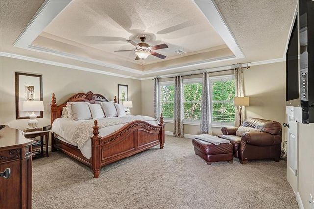 9404 W 163rd Place, Overland Park, KS 66085