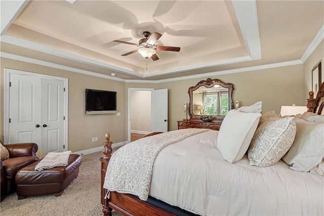 9404 W 163rd Place, Overland Park, KS 66085