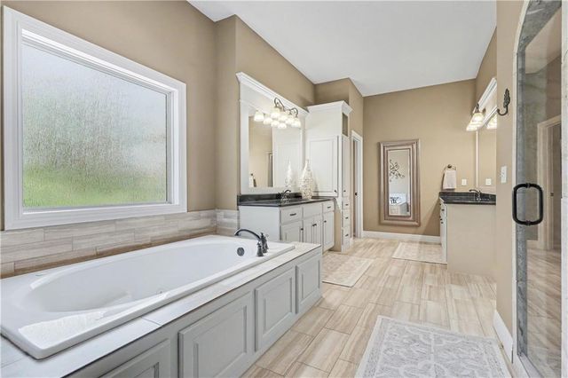 9404 W 163rd Place, Overland Park, KS 66085