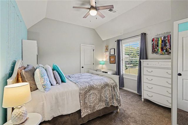 9404 W 163rd Place, Overland Park, KS 66085