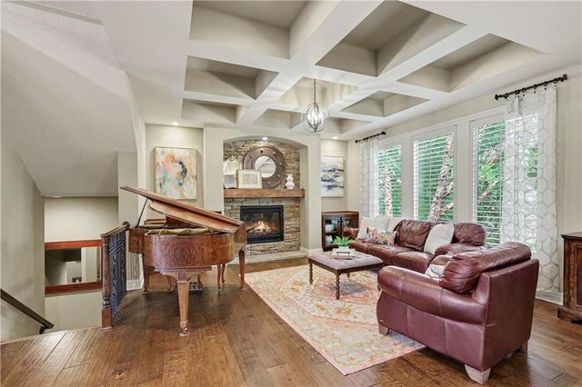 9404 W 163rd Place, Overland Park, KS 66085