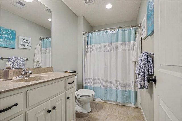 9404 W 163rd Place, Overland Park, KS 66085