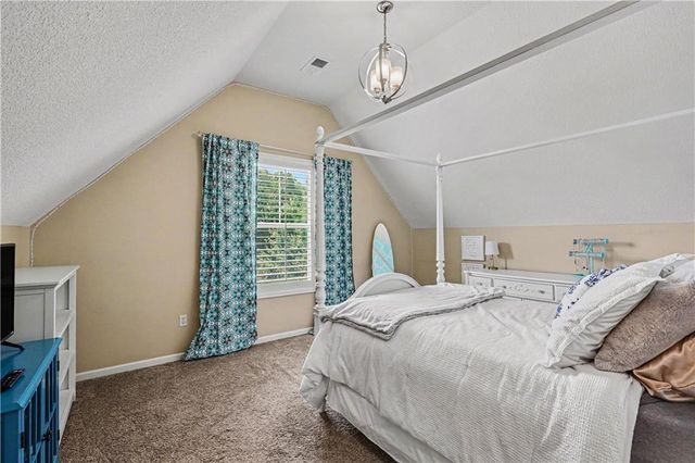 9404 W 163rd Place, Overland Park, KS 66085