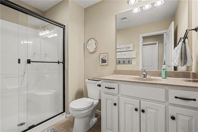 9404 W 163rd Place, Overland Park, KS 66085