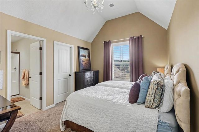 9404 W 163rd Place, Overland Park, KS 66085