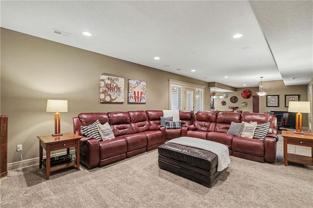 9404 W 163rd Place, Overland Park, KS 66085