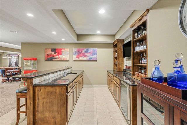 9404 W 163rd Place, Overland Park, KS 66085