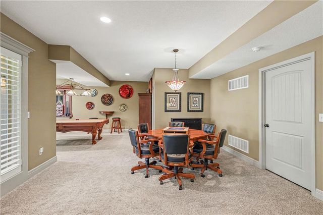 9404 W 163rd Place, Overland Park, KS 66085