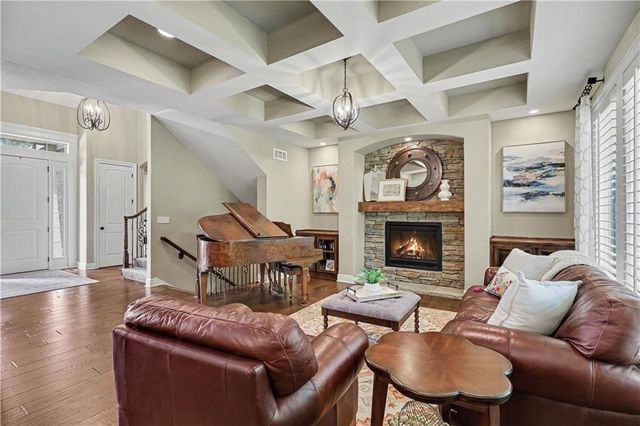 9404 W 163rd Place, Overland Park, KS 66085