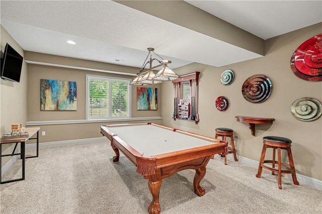 9404 W 163rd Place, Overland Park, KS 66085