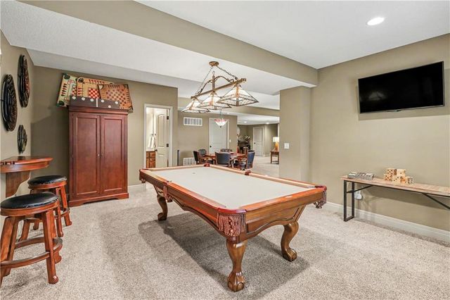 9404 W 163rd Place, Overland Park, KS 66085