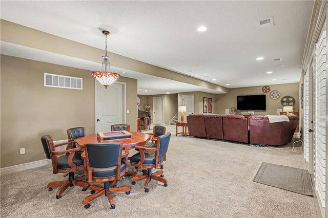 9404 W 163rd Place, Overland Park, KS 66085