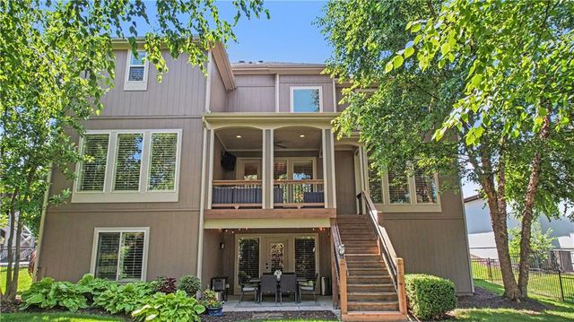 9404 W 163rd Place, Overland Park, KS 66085