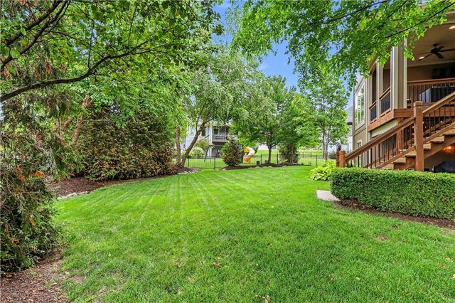 9404 W 163rd Place, Overland Park, KS 66085