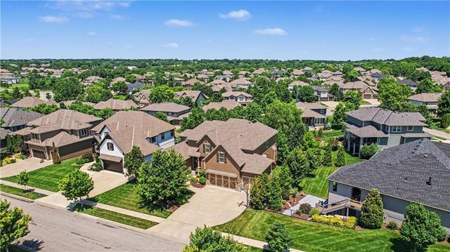 9404 W 163rd Place, Overland Park, KS 66085
