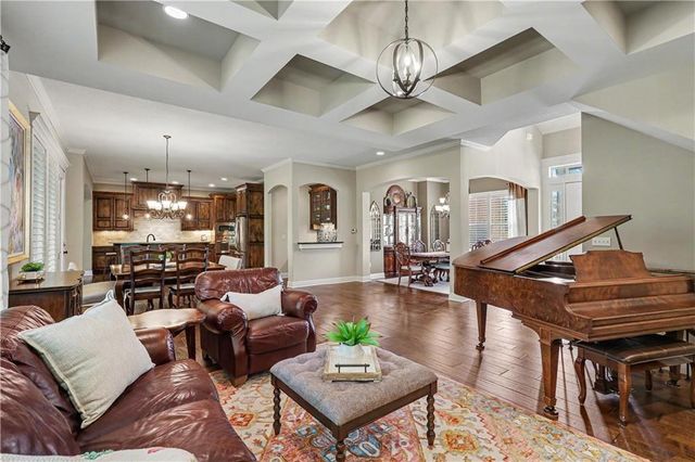 9404 W 163rd Place, Overland Park, KS 66085
