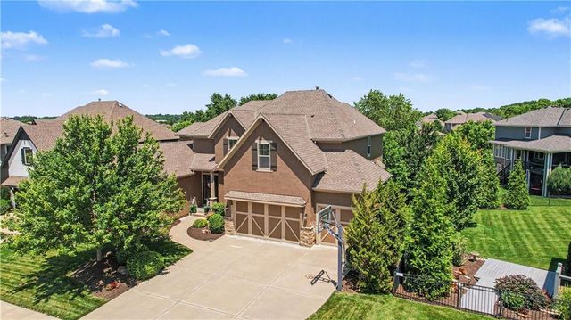 9404 W 163rd Place, Overland Park, KS 66085