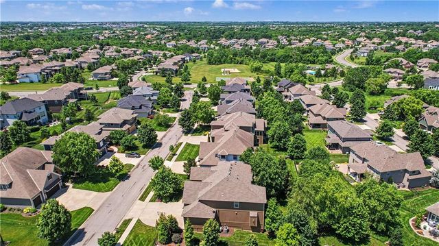 9404 W 163rd Place, Overland Park, KS 66085