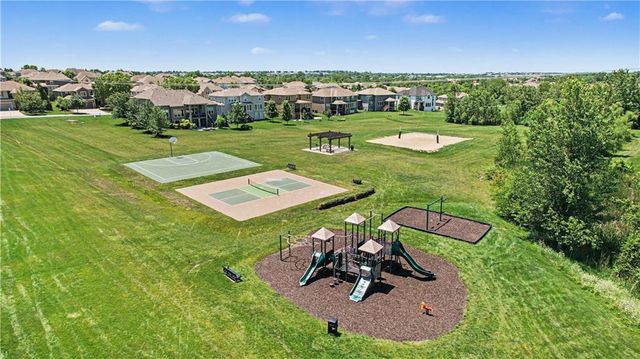 9404 W 163rd Place, Overland Park, KS 66085