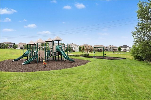 9404 W 163rd Place, Overland Park, KS 66085