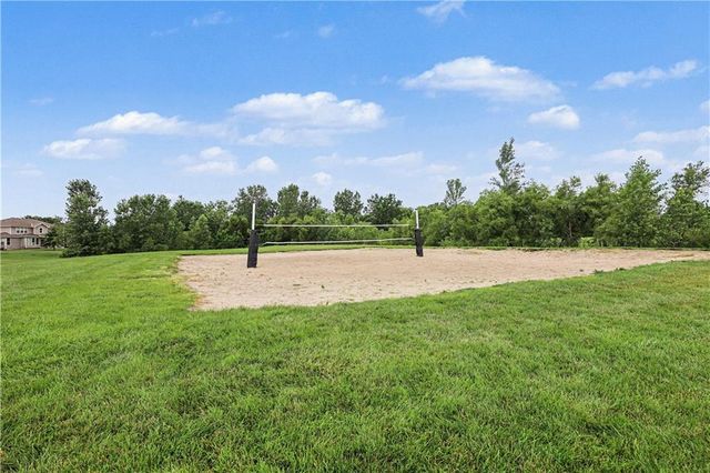 9404 W 163rd Place, Overland Park, KS 66085