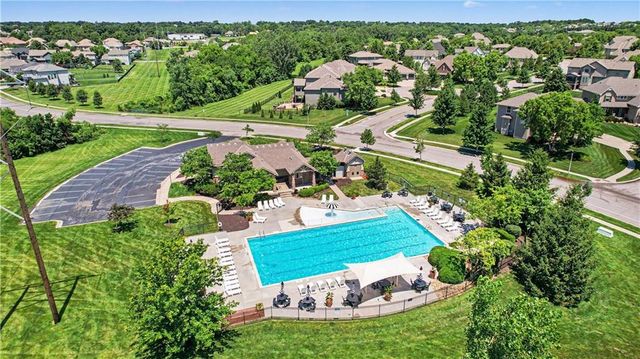 9404 W 163rd Place, Overland Park, KS 66085