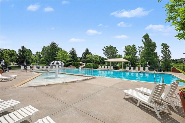 9404 W 163rd Place, Overland Park, KS 66085