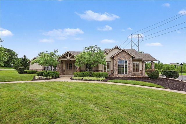 9404 W 163rd Place, Overland Park, KS 66085