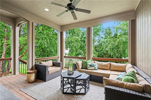 9404 W 163rd Place, Overland Park, KS 66085